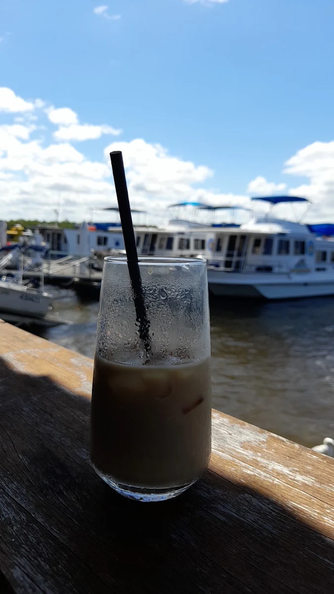 Highlights, Yachtie Bar & Cafe