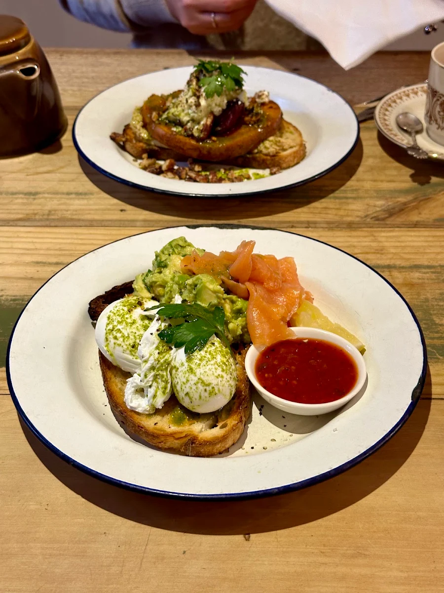Smashed Avocado, Alby & Esthers