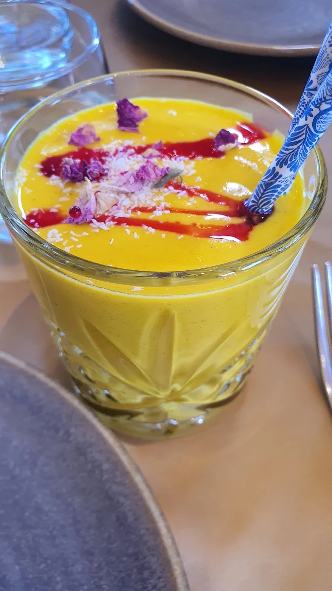 Mango Lassi, Lavendra Indian