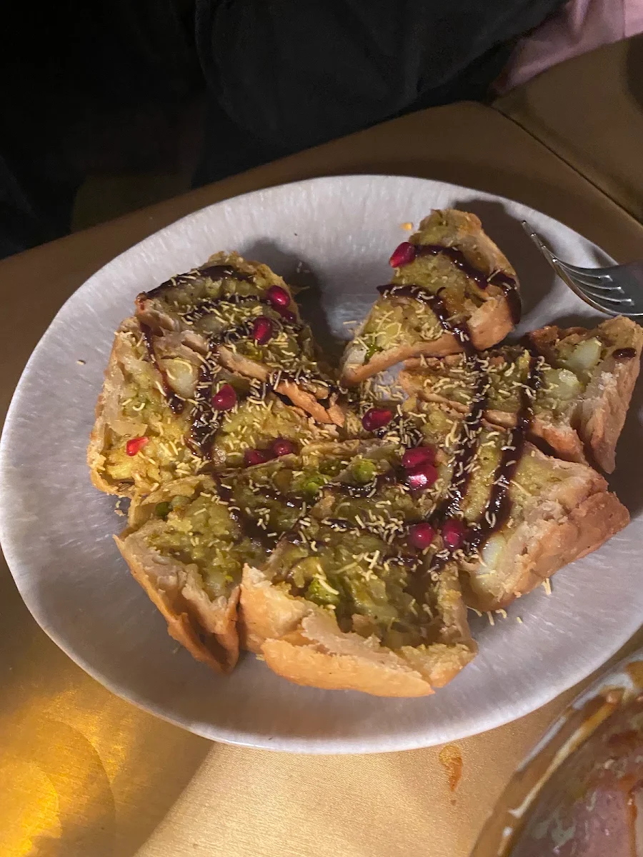 Samosa, Lavendra Indian