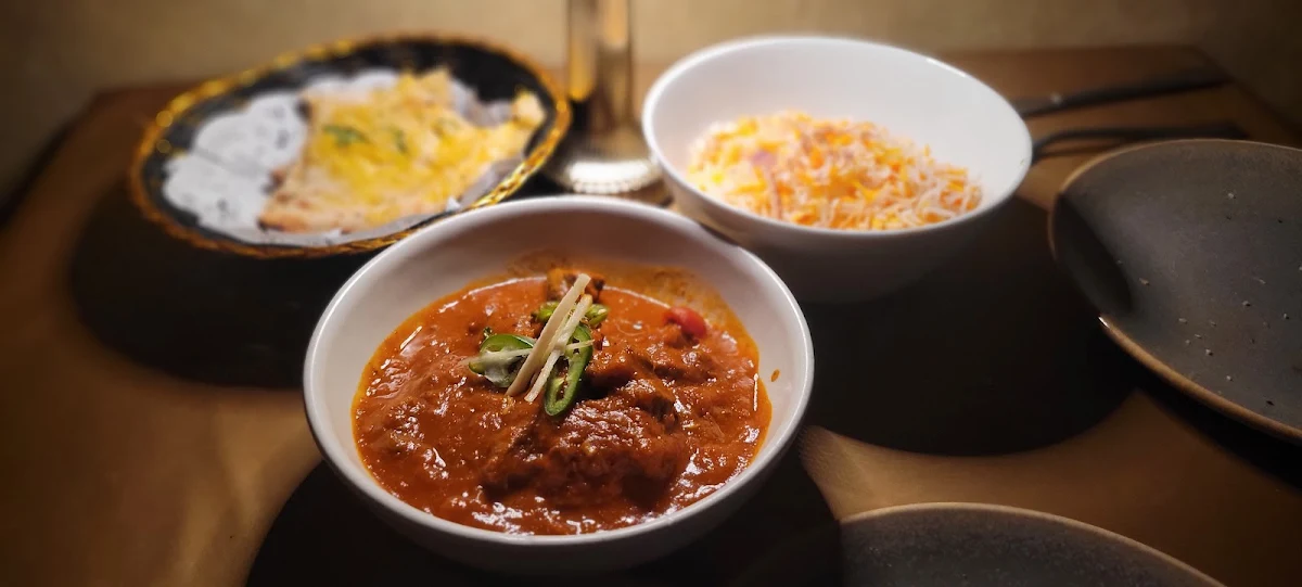 Vindaloo, Lavendra Indian