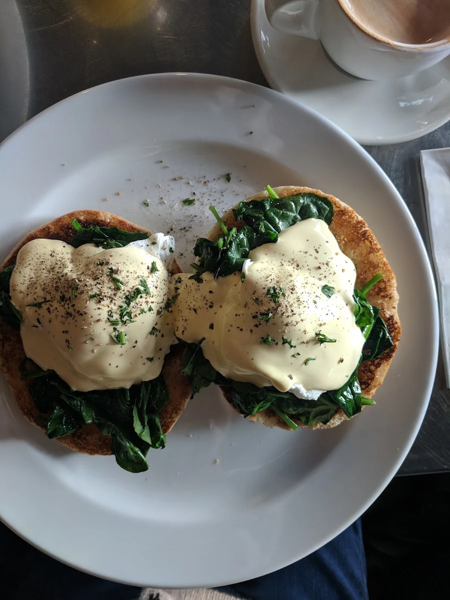 Eggs Benedict, Maisys - Restaurant & Cafe