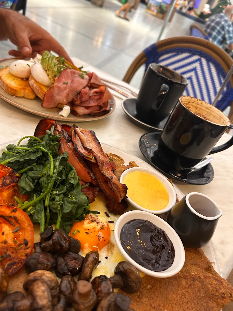 Big Breakfast, Rise and Bake Brasserie