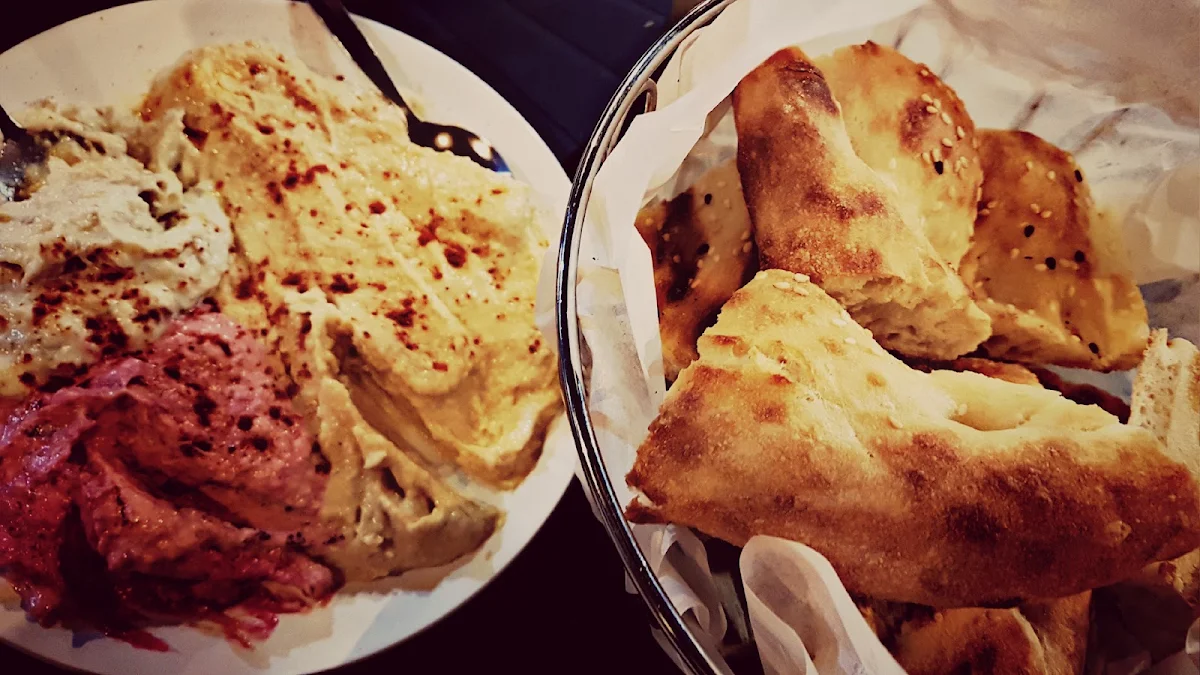 Bread & Dips, Kebaba Restaurant کبابه رستورانت