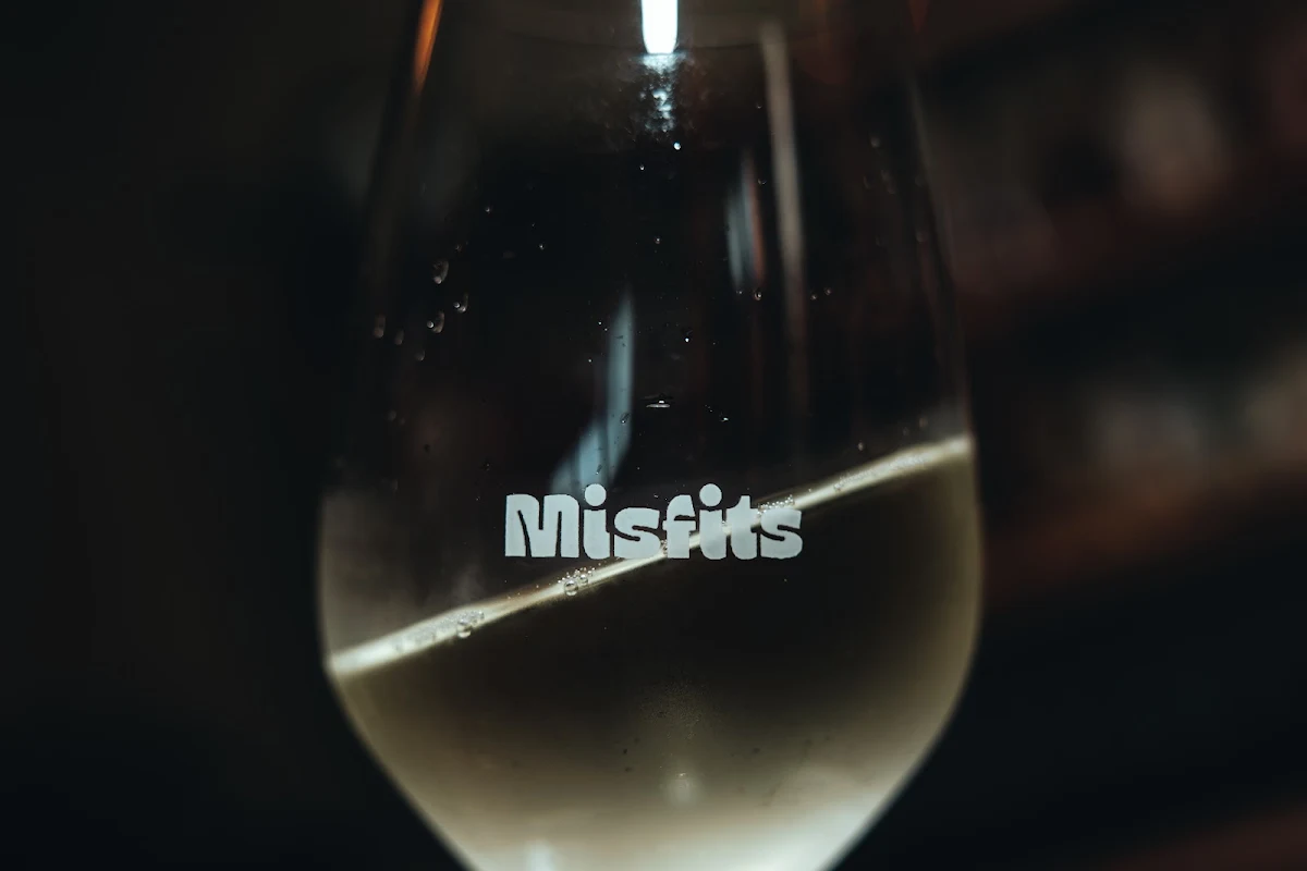 Highlights, Misfits Bar