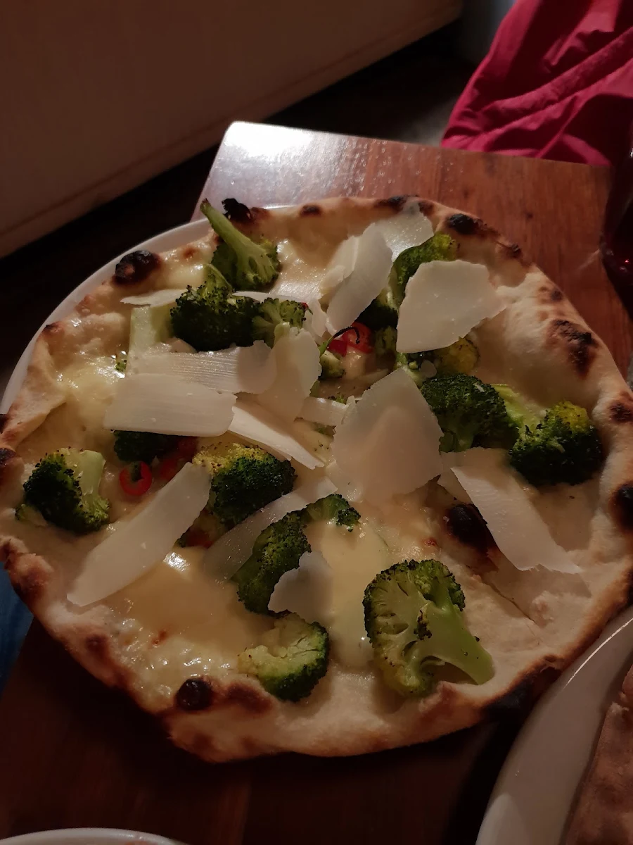 Broccoli Pizza, Kaprica