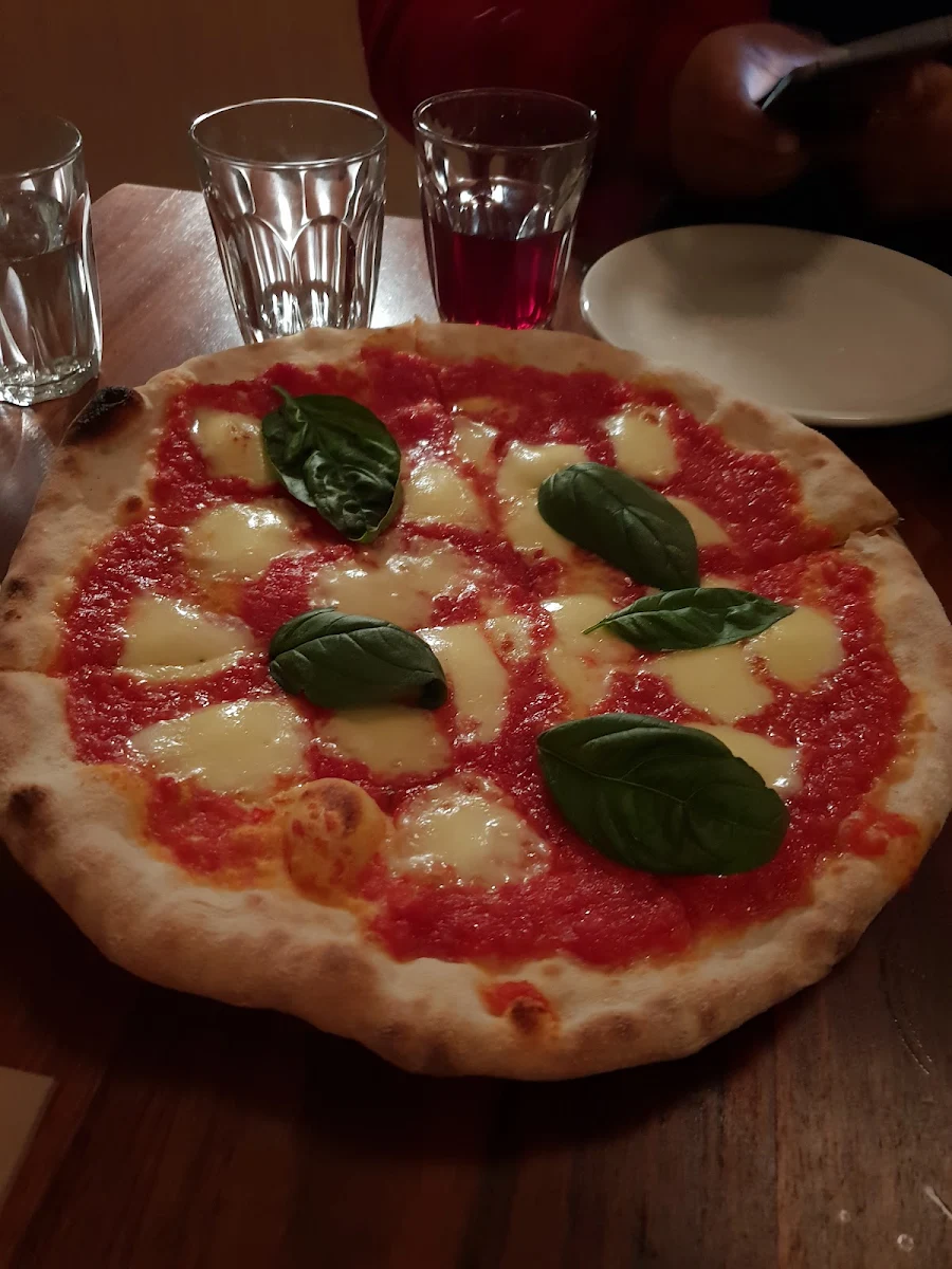 Margherita Pizza, Kaprica