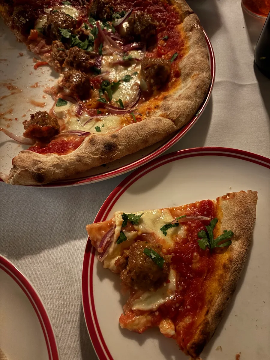 Mr John Pizza & Gnocchi, Kaprica
