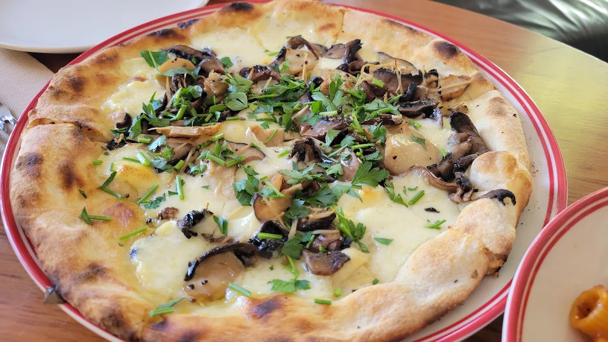 Mushroom Pizza, Kaprica