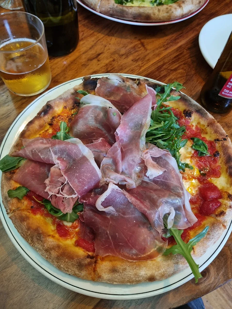 Prosciutto Pizza, Kaprica