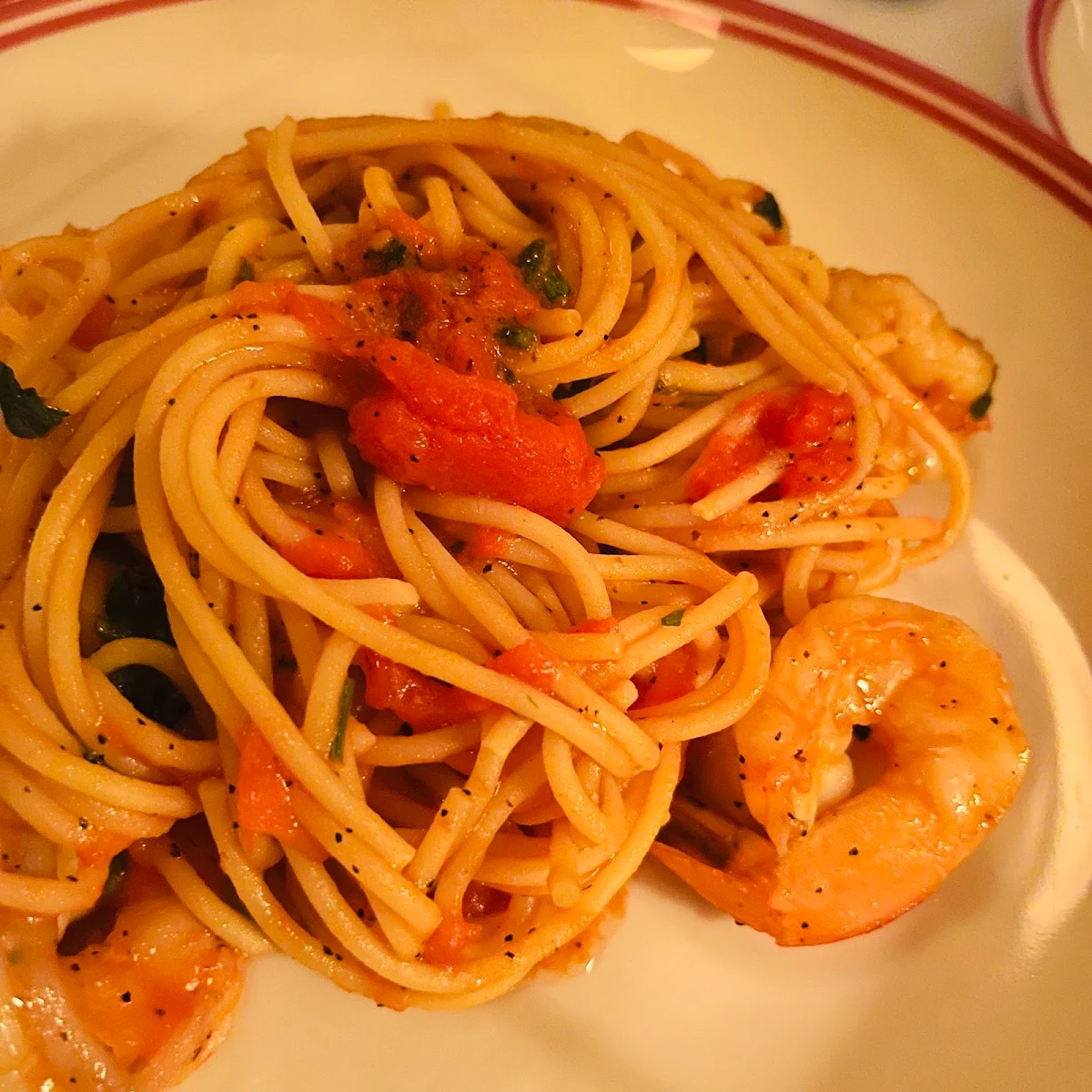 Spaghetti Prawns, Kaprica