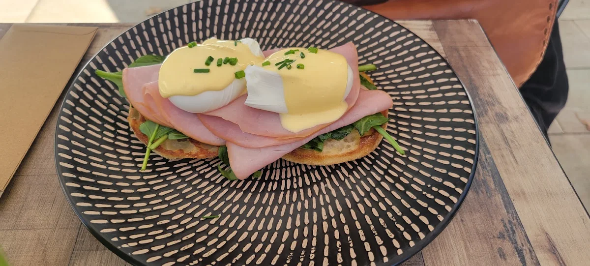 Brothers Eggs Benedict