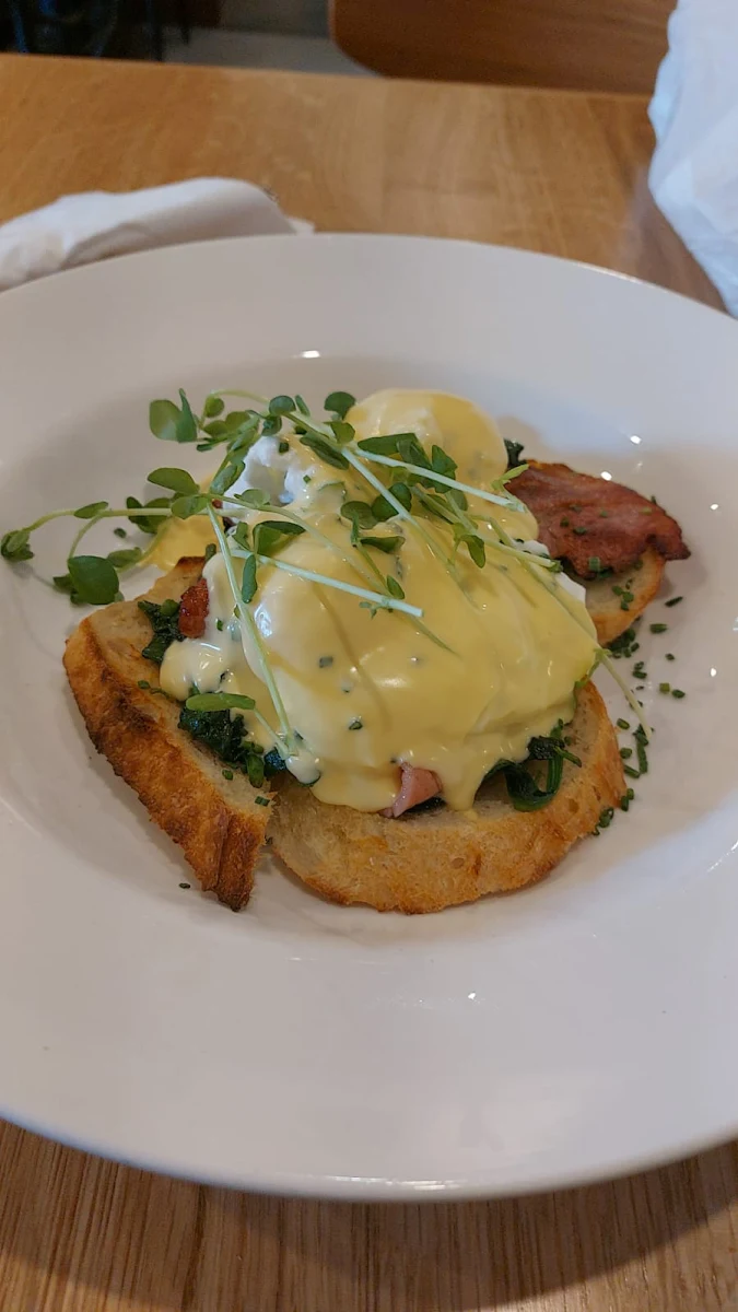 Eggs Benedict, 29 Cafe & Eatery