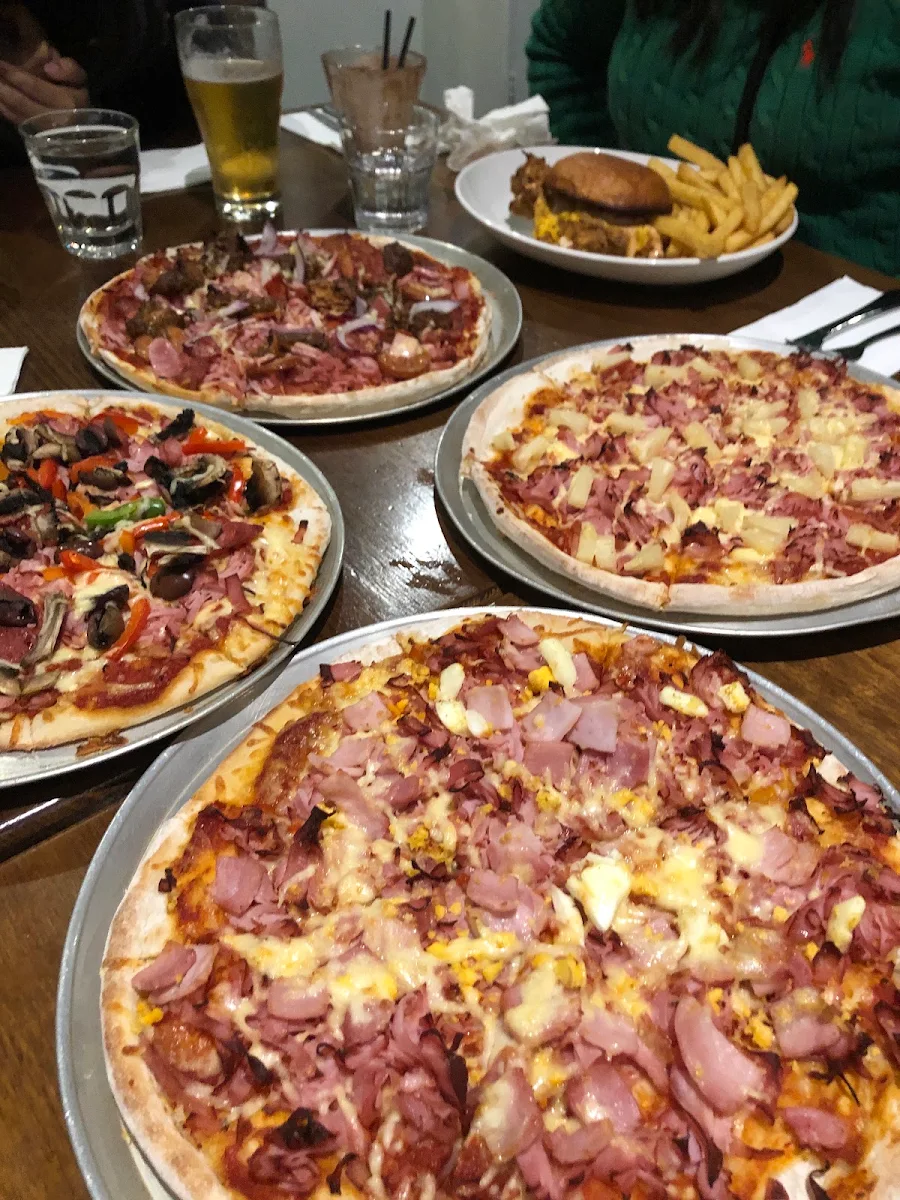 Pizzas, Ocean Grove Hotel