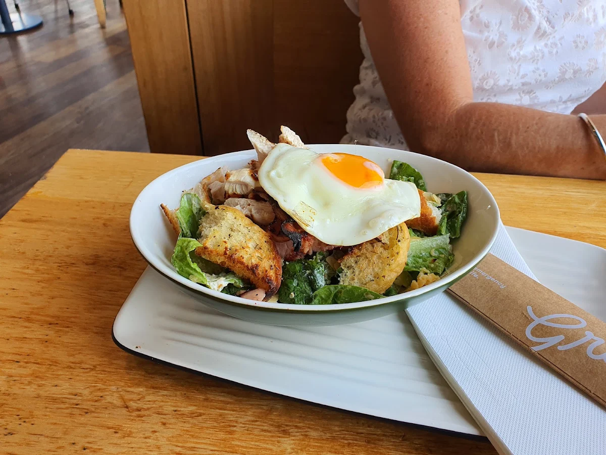 Chicken Caesar Salad 2320 KJ