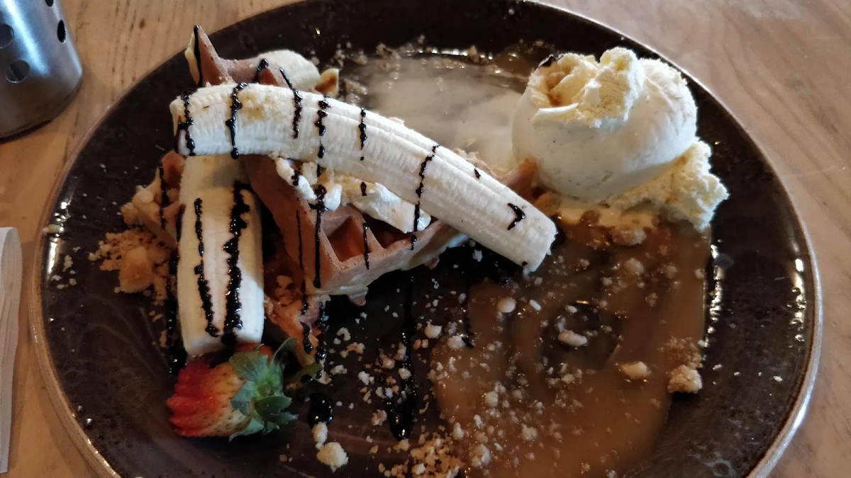 Banana Split, Eating House