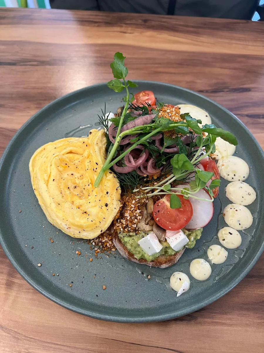 DK Smashed Avocado & Srambled Eggs