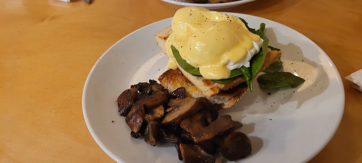 Eggs Benedict, Death Star Canteen