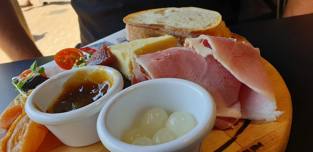 Highlights, Cobb's Coffee Shop