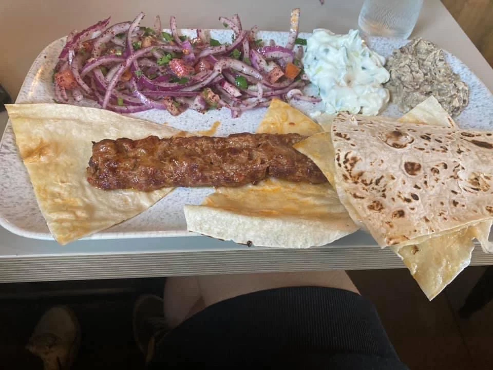 Bread and Dips, Komur
