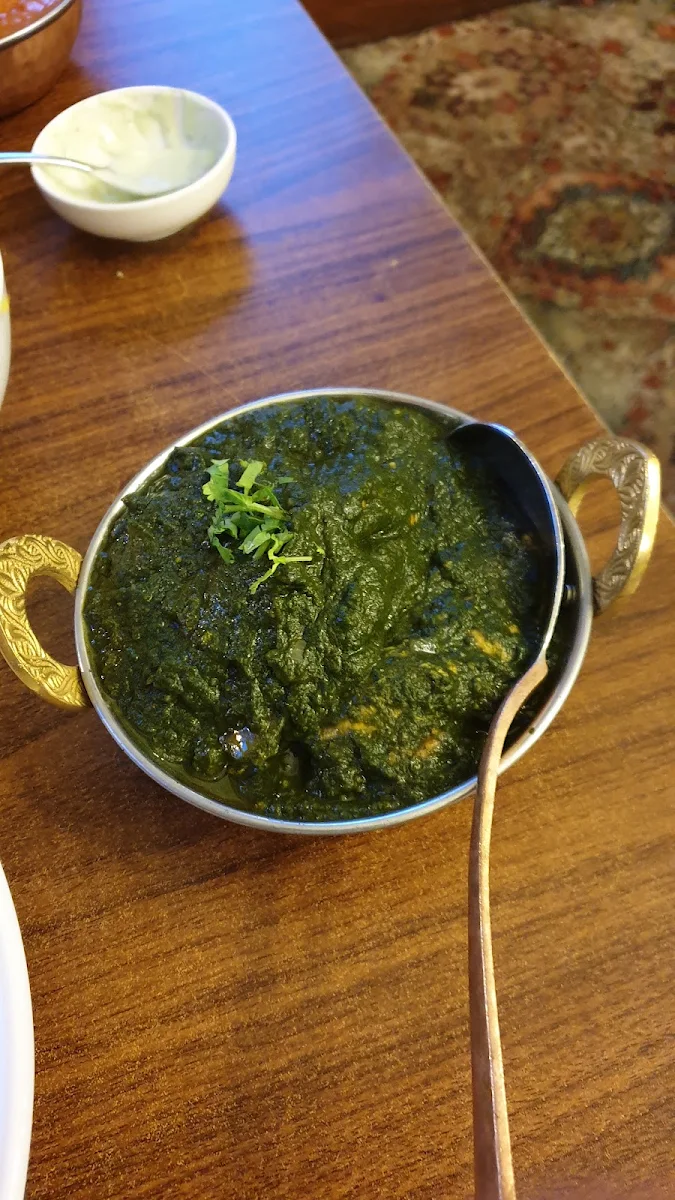 Saag Chicken, Indian Cottage