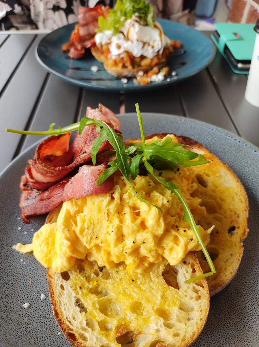 Scrambled Eggs with Bacon, Glee Coffee Roasters Erina Heights