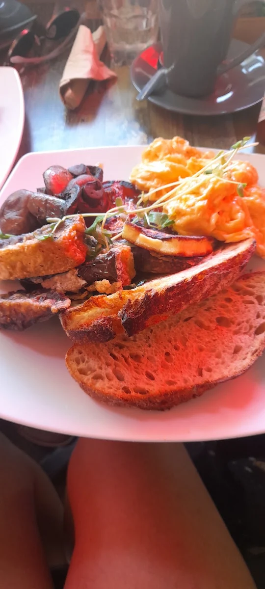 Big Vegetarian Breakfast, Cafe Alfons