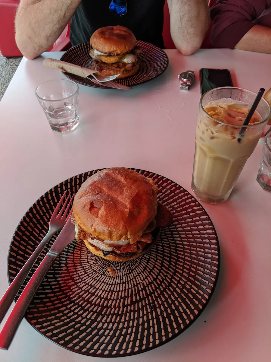 Brekky Burger, Cafe Alfons