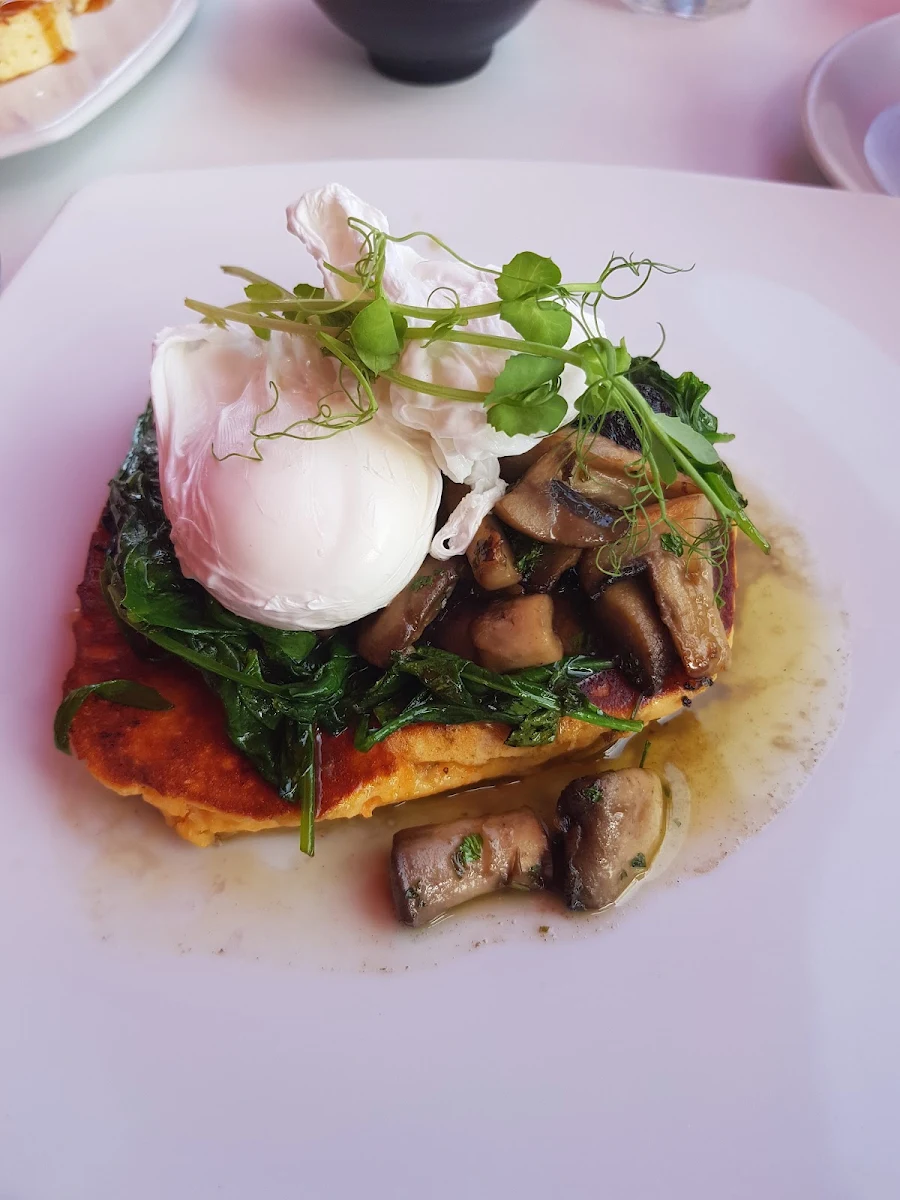 Eggs Any Style, Cafe Alfons