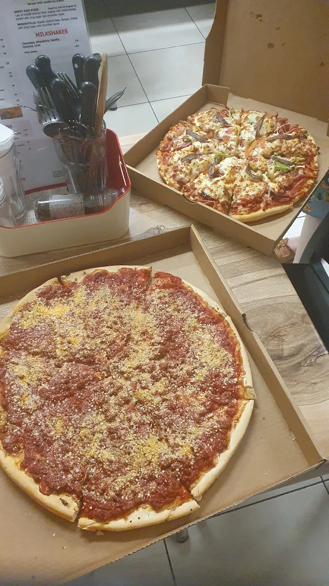 Bologna, Castello Pizza & Gelato