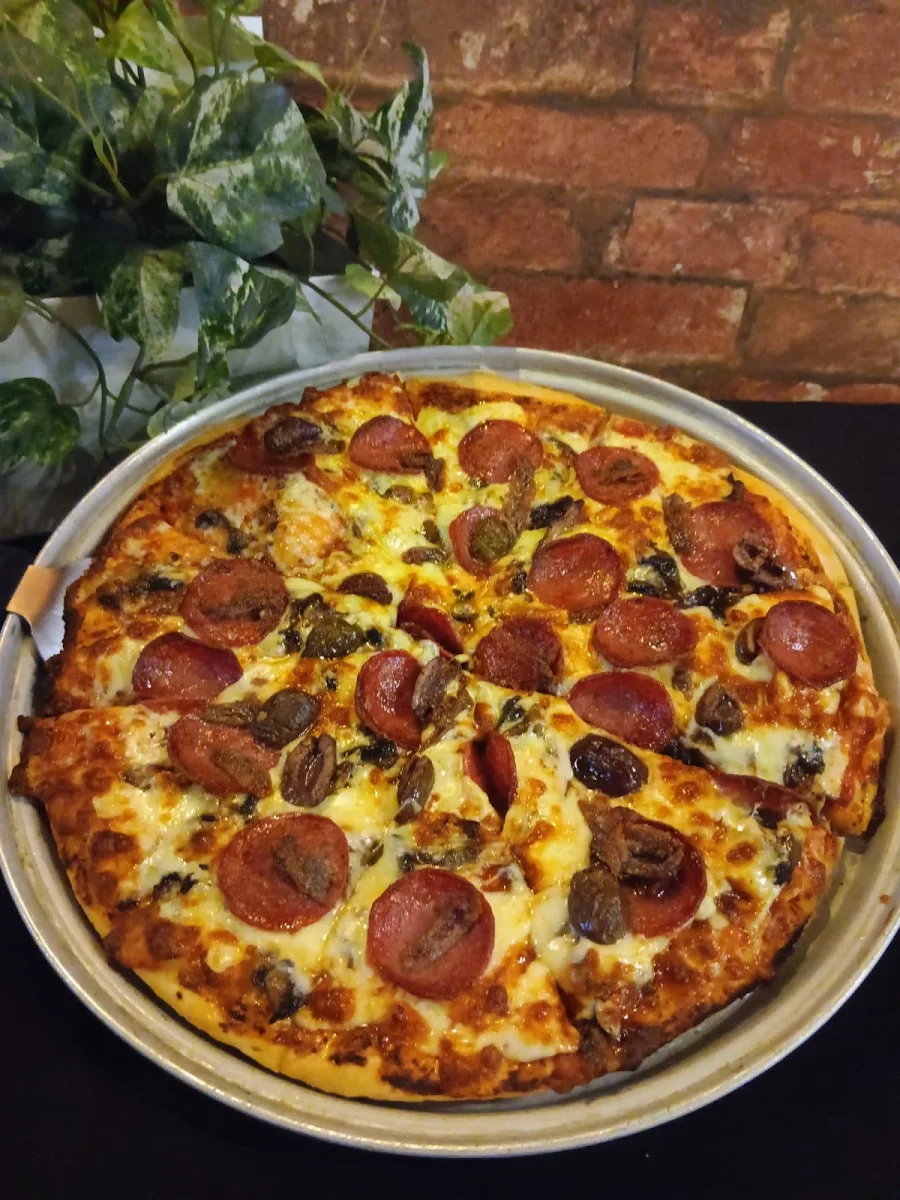 Pepperoni Regular, Castello Pizza & Gelato