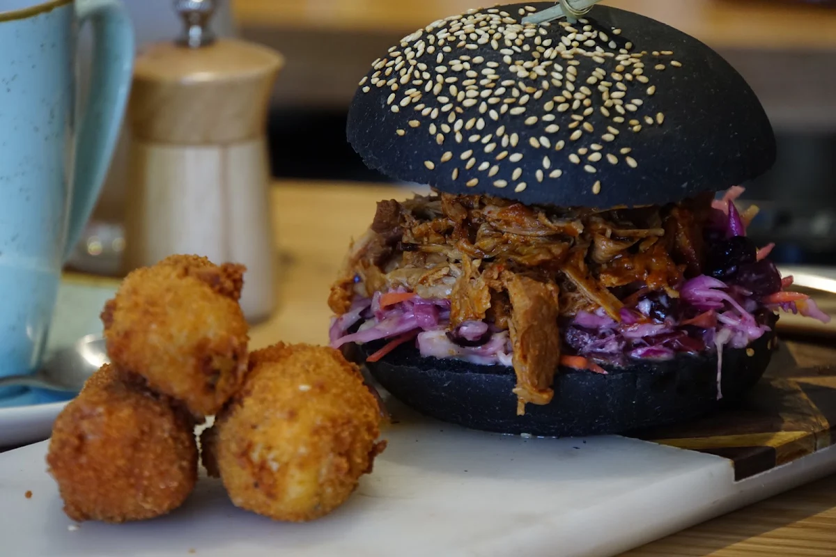 Pulled Burger, Ape Cafe