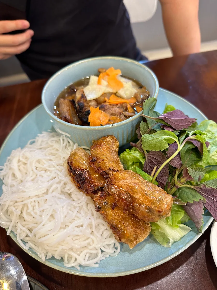 Bún Thịt Nướng Chả Giò