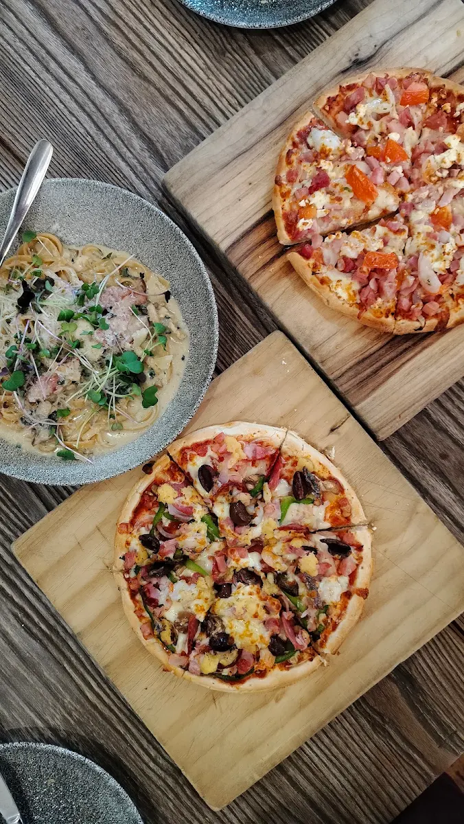 Highlights, Bella Cafe & Pizza Bar