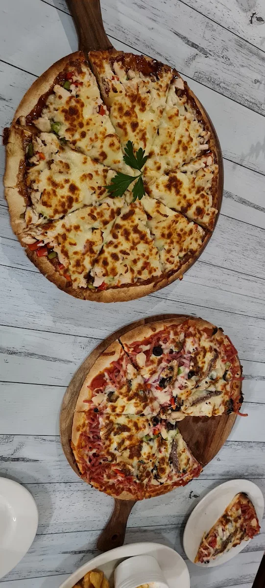 Pizzas, Wheatsheaf Hotel