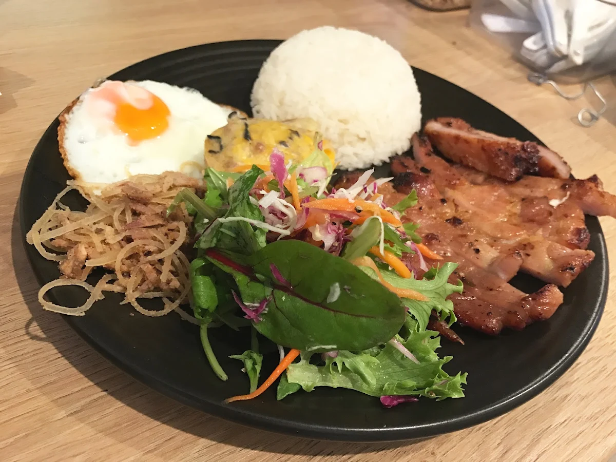 Com Thit Nuong, An Cafe Vietnamese Street Food