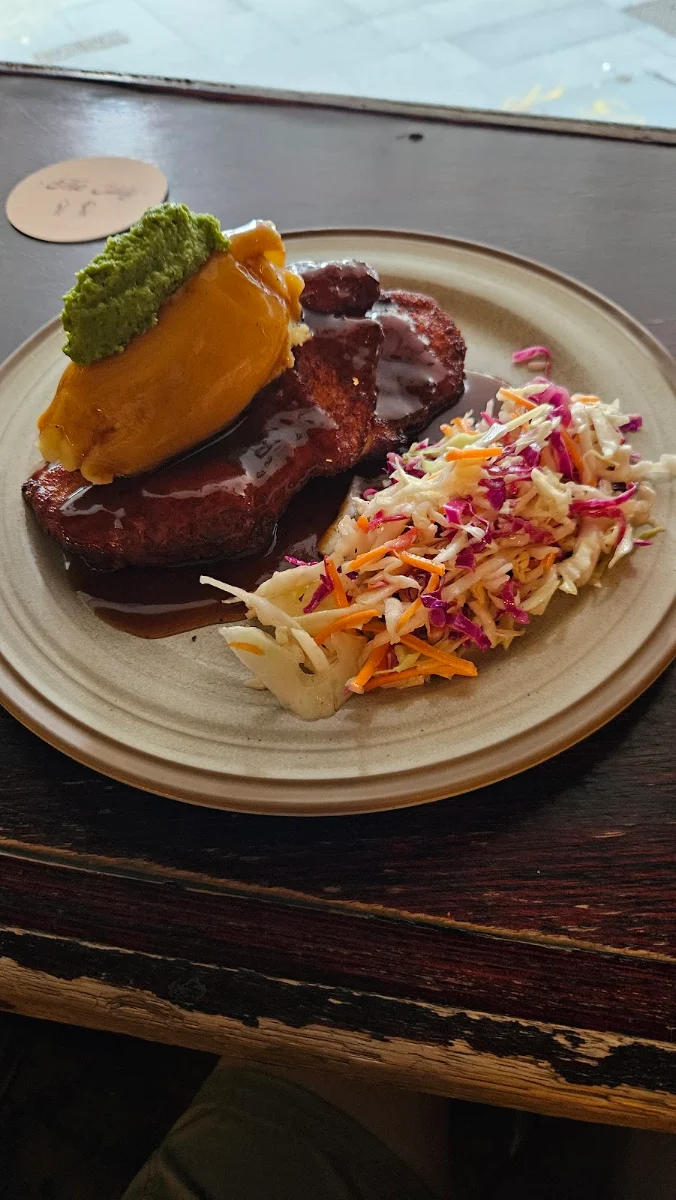Schnitty Stacker, The Edinburgh Castle Hotel