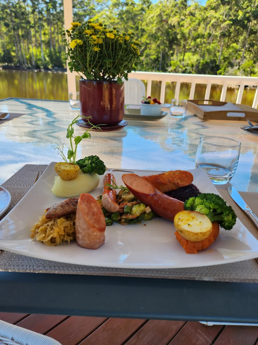 Highlights, Chefingo's Restaurant & Wine Lounge