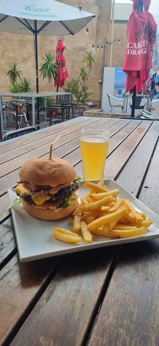 Cally Burger, Caledonian Inn