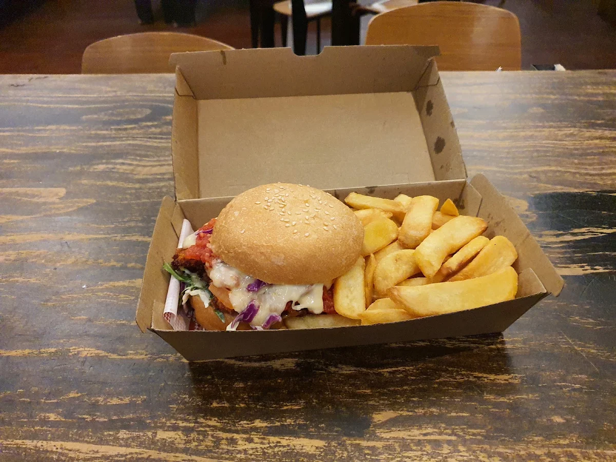Burger, Shark Hotel