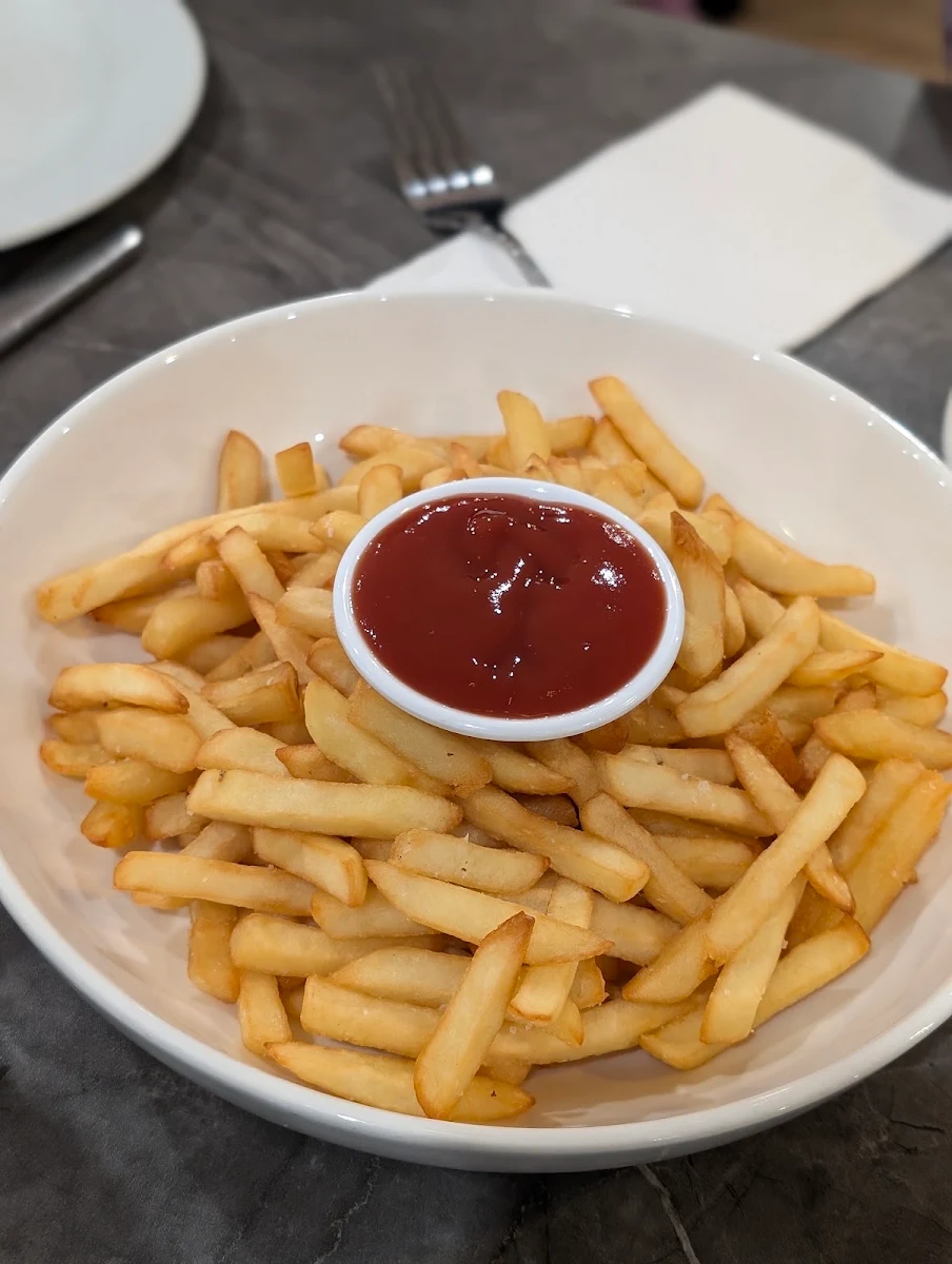 Chips, Enzos Cucina Kemps Creek