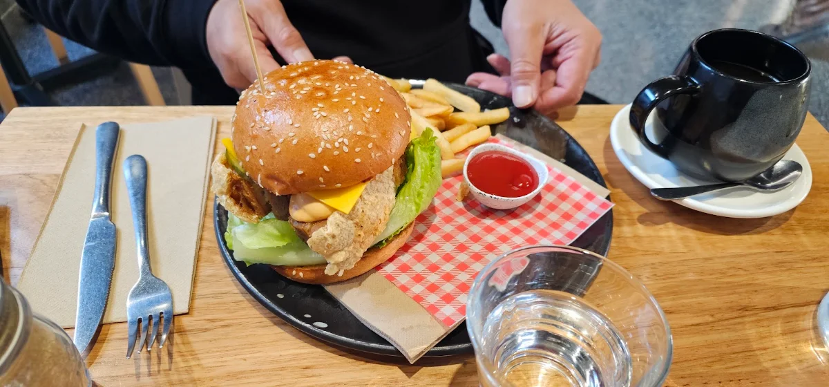 Highlights, Finch Cafe