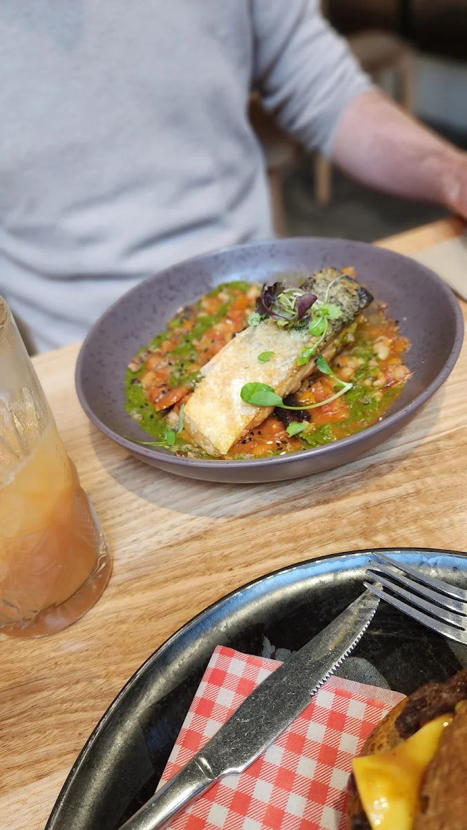 Highlights, Finch Cafe
