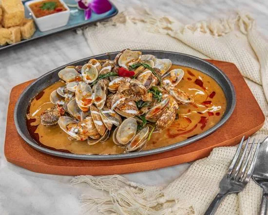 Pipi Stir-Fried with Our Spicy Thai Herbs Sauce I