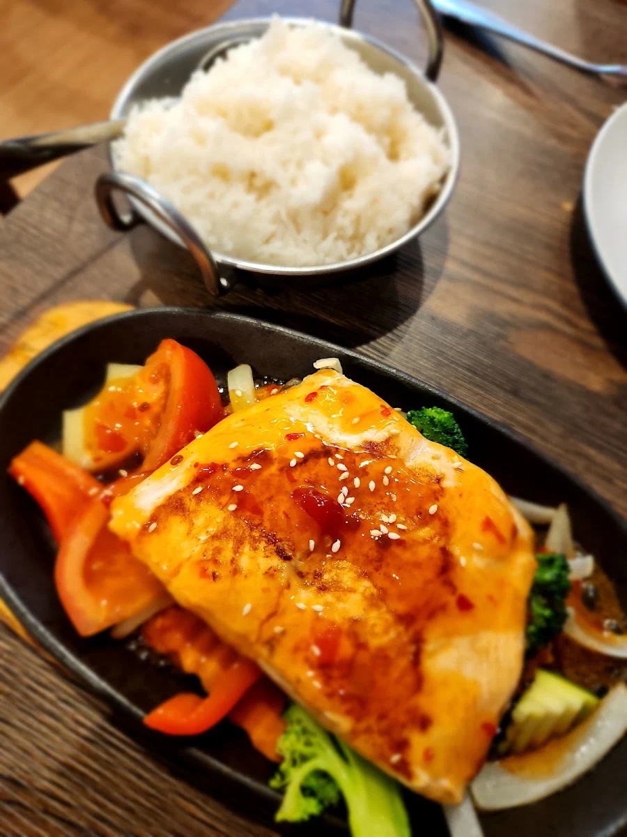 BBQ Salmon with Steamed Vegetables and Sweet Chili Sauce