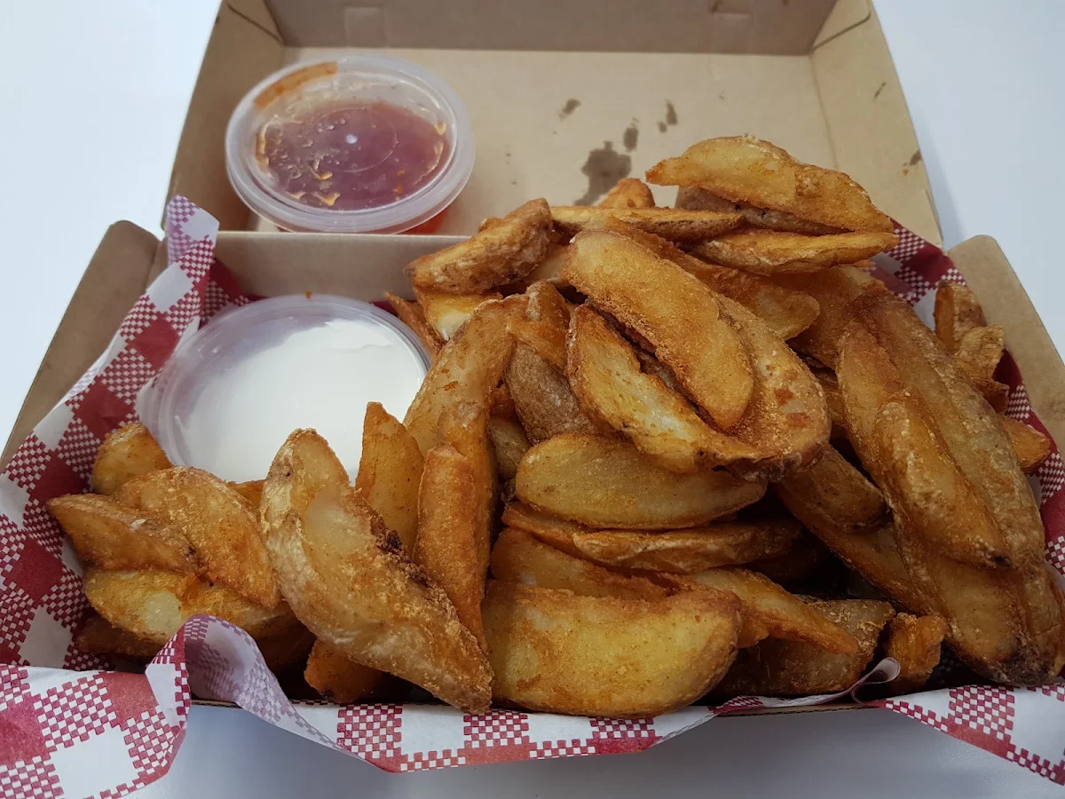 Wedges with Sour Cream and Sweet Chilli Sauce