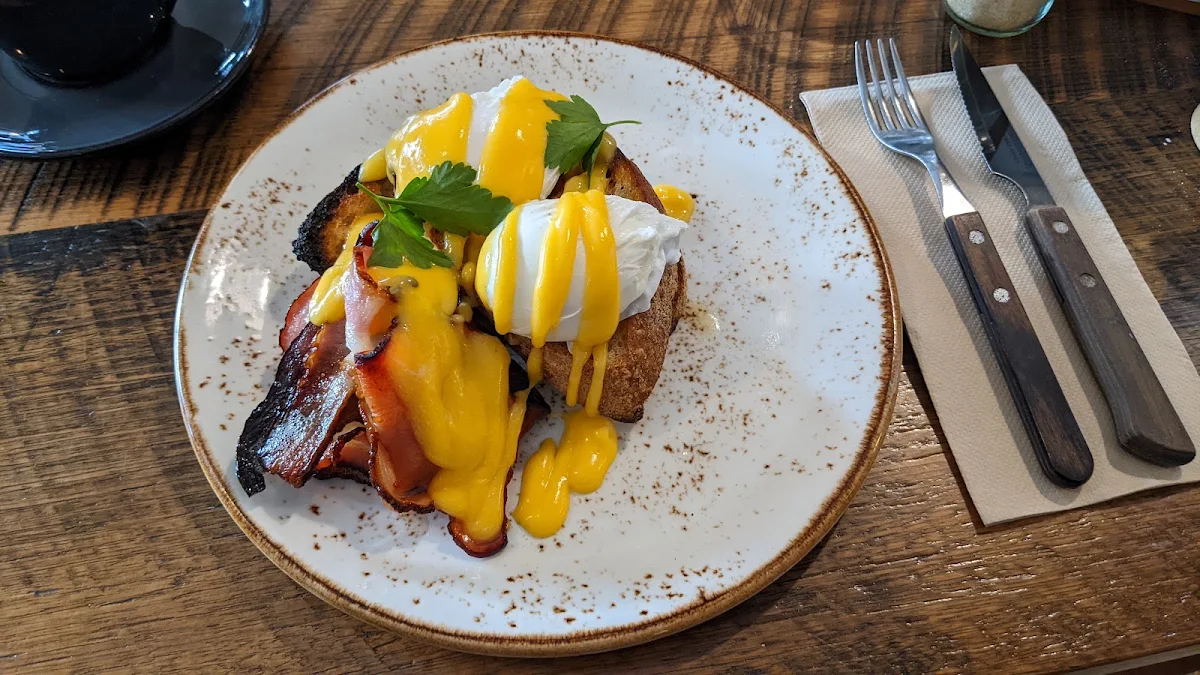 Eggs Benedict, Raincheck Lounge