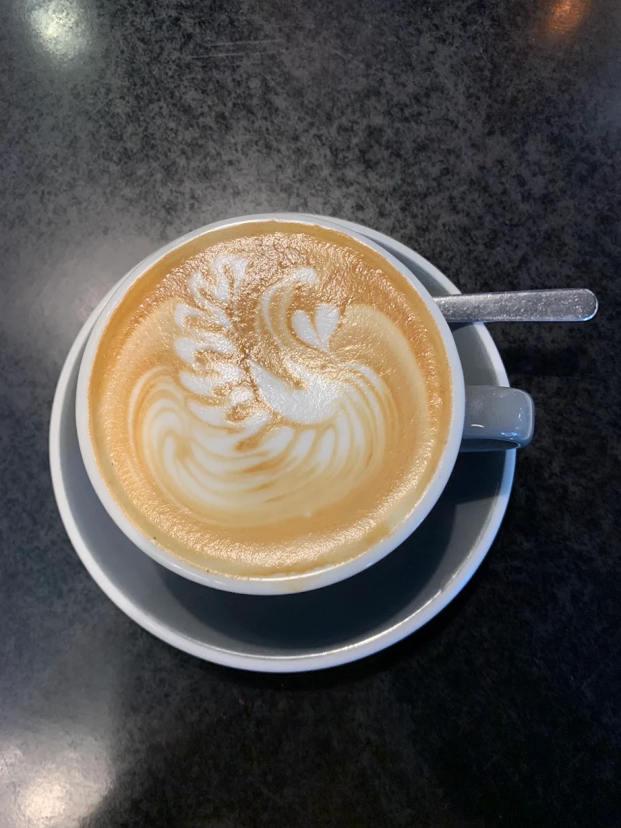 Flat White, Kin