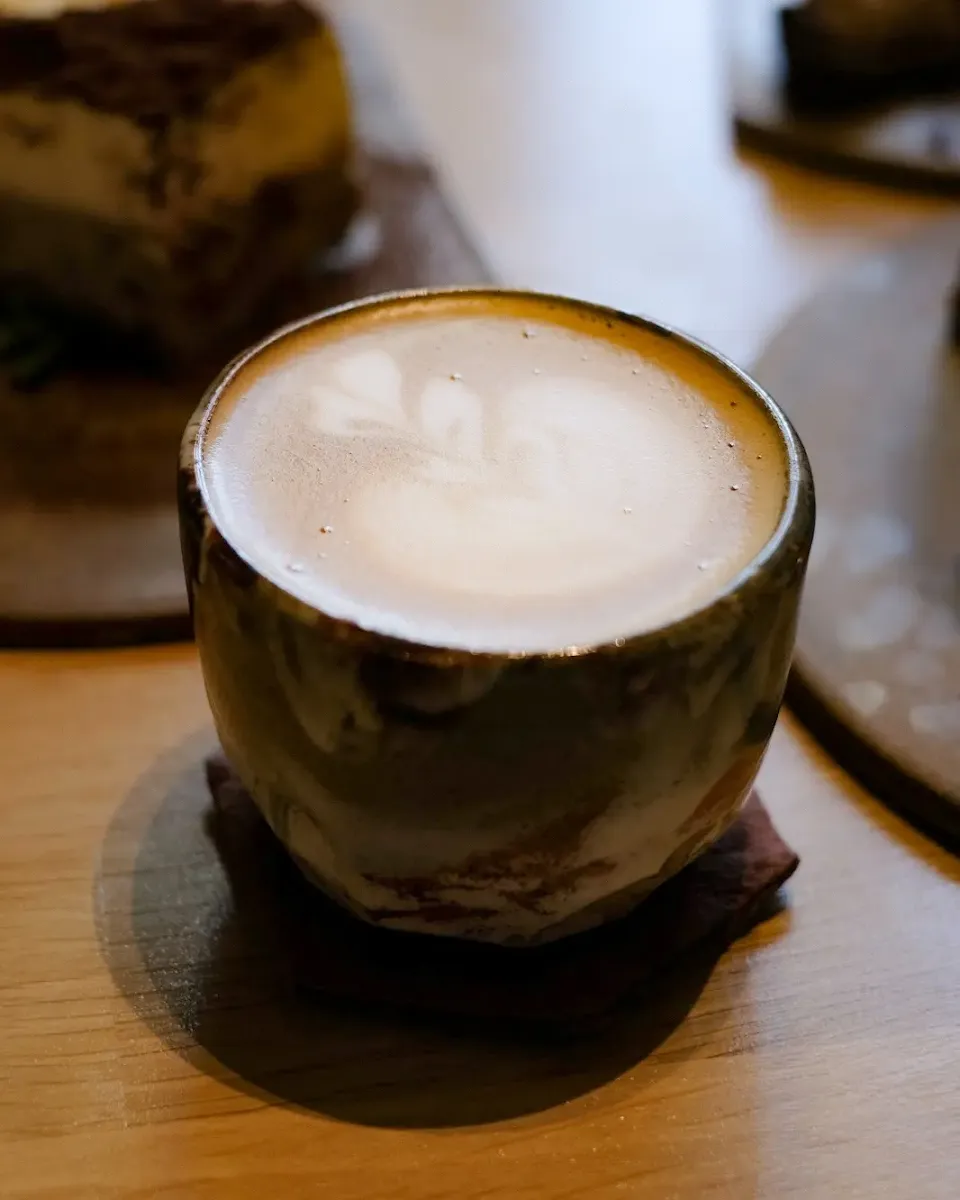 Flat White, Mountain River Patisserie