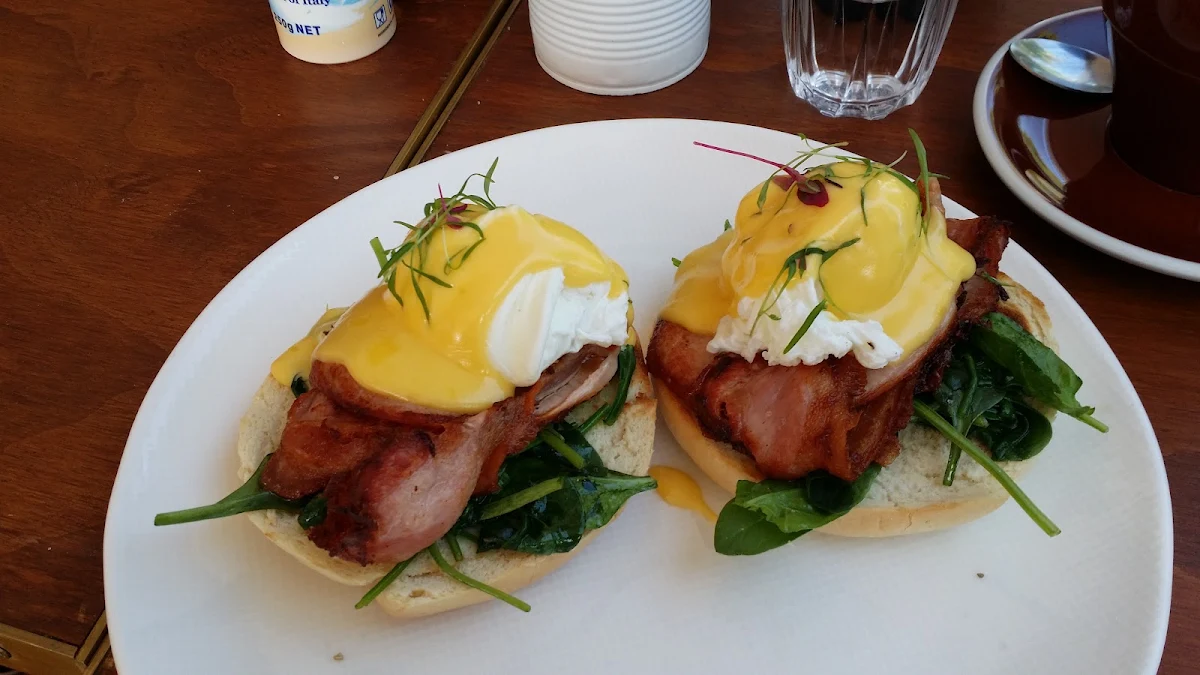 Eggs Benedict, Benesse Australind